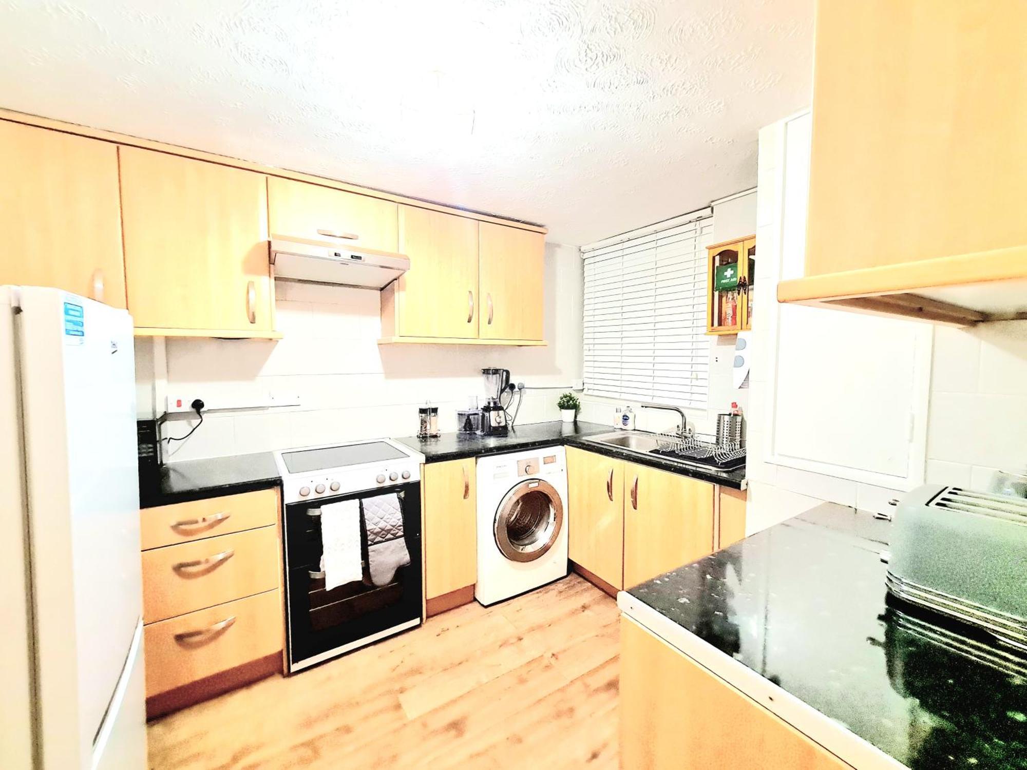 Cosy Luxurious 3 Bedroom House, Free Parking, Free Wifi, Private Garden, Free Netflix Havering Exterior foto