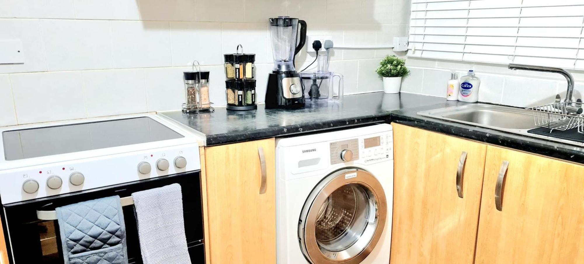 Cosy Luxurious 3 Bedroom House, Free Parking, Free Wifi, Private Garden, Free Netflix Havering Exterior foto